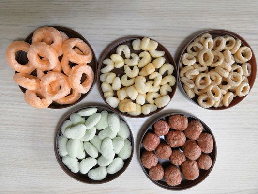 Energiebesparende ontspanning gepufte snacks voedsel extruder voor maïs gepufte productielijn