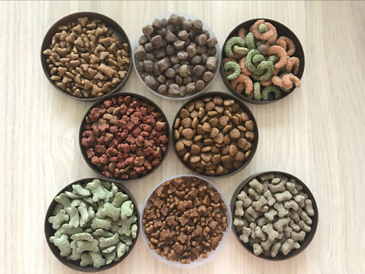 Extruder voor de productie van huisdierenvoeding met een gemakkelijke bediening en een tweeschroeftextuur met een grote capaciteit